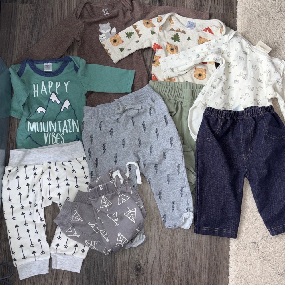 Green 'Happy Mountain Vibes' Kids Matching Set with Mixed Neutrals